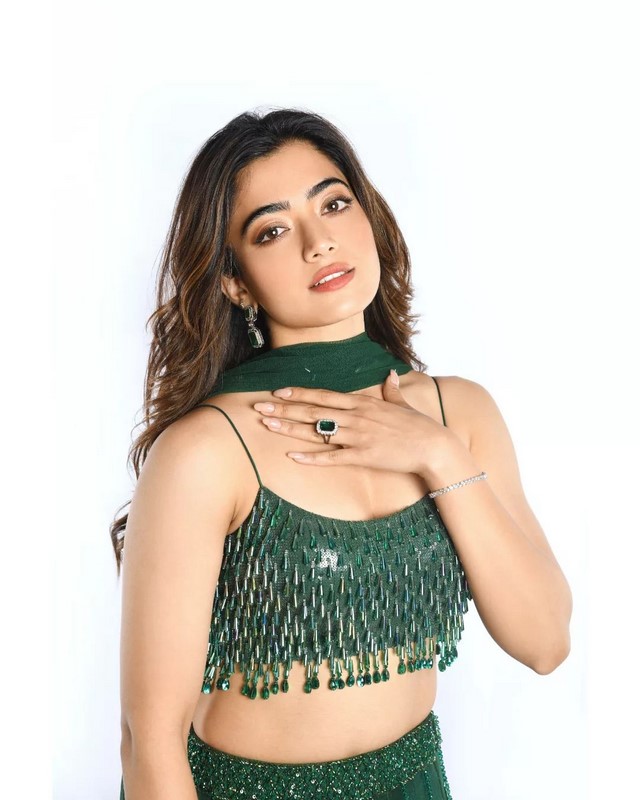 Rashmika Mandanna Oozes Glamour In These New Pictures Rashmika Mandanna Oozes Glamour In These