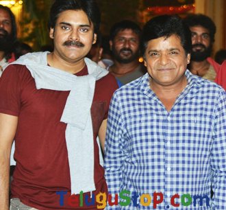 Pawan-gave-Special-gift-to-.jpg