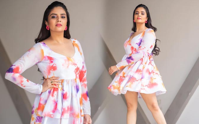 Anchor Sreemukhi Hearts Racing With Her Hot Pictures