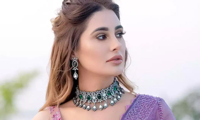 Nargis Fakhri సకరన ప అల కనపచడ నక అససల నచచద హరయన