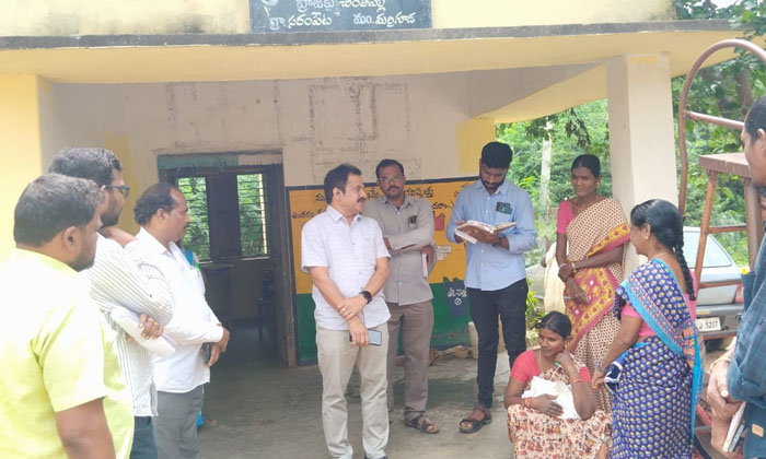  District Rural Development Officer Who Conducted A Surprise Inspection Of The Vi-TeluguStop.com