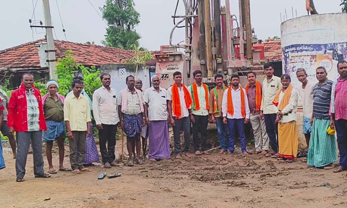  Mp Grant Of Bore Motor For Drinking Water Facility , Members Of Parliament From-TeluguStop.com