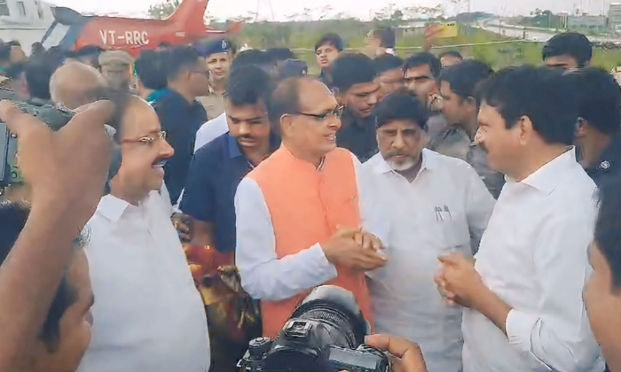  Union Ministers Welcomed By State Ministers, Union Ministers , State Ministers,-TeluguStop.com