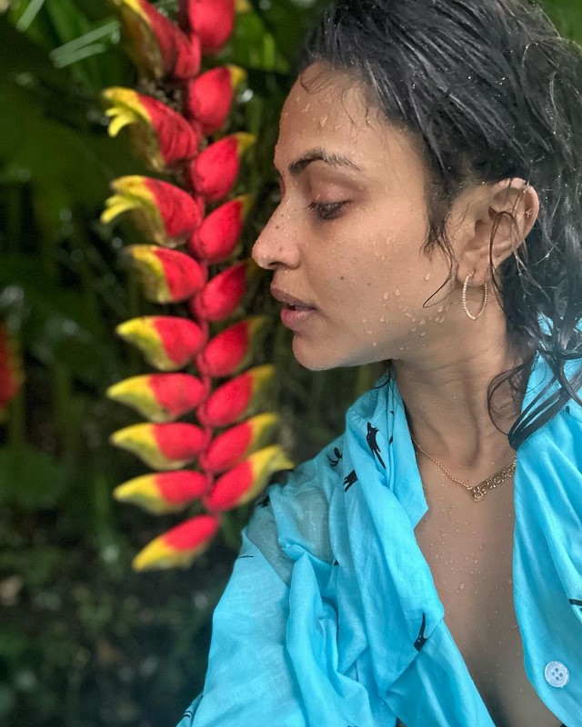 Actress amala paul looks bold and beautiful in this picture-Amalapaul, Amala Paul, Amala Paul Pics Photos,Spicy Hot Pics,Images,High Resolution WallPapers Download