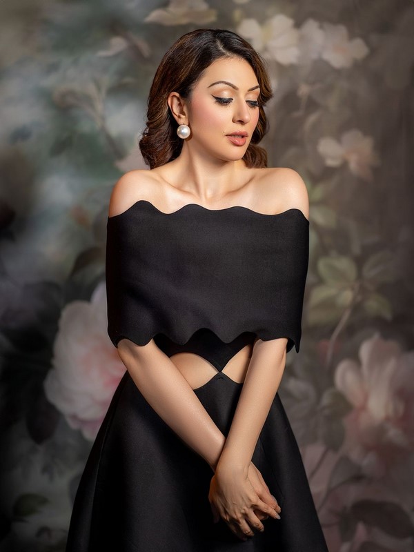 Actress hansika motwani glamorous poses-Bhabhijighar, Hansika Motwani, Hansikamotwani, Tv Actress, Tvactress Photos,Spicy Hot Pics,Images,High Resolution WallPapers Download