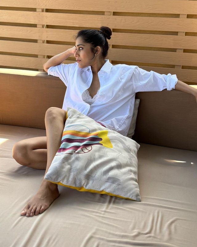 Actress rashmi gautam romantic images will make your heart beat faster-@manushichhillar, Manushichhillar, Rashmi Gautam, Rashmigautam Photos,Spicy Hot Pics,Images,High Resolution WallPapers Download