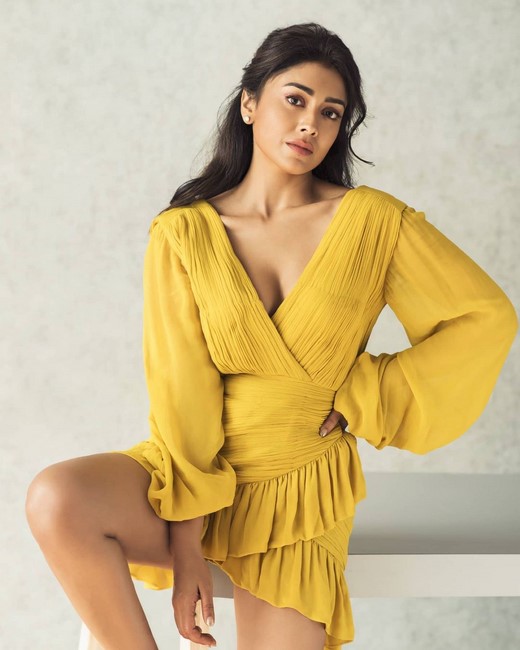 Actress shriya saran hd glamorous images-Actressshriya, Shriya Saran, Shriyasaran Photos,Spicy Hot Pics,Images,High Resolution WallPapers Download