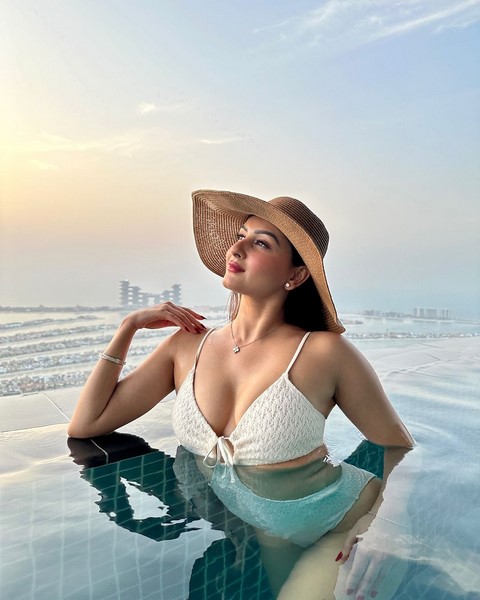 Actress zaara yesmin glamorous images at swimming pool-Actresszaara, Yesmin, Zaara Yesmin, Zaarayesmin Photos,Spicy Hot Pics,Images,High Resolution WallPapers Download
