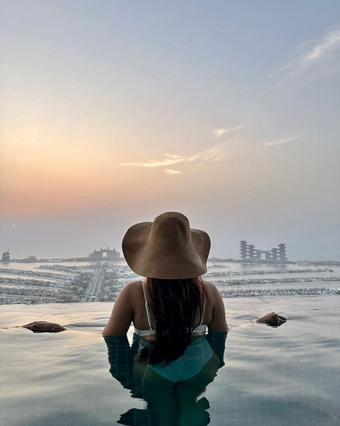 Actress zaara yesmin glamorous images at swimming pool-Actresszaara, Yesmin, Zaara Yesmin, Zaarayesmin Photos,Spicy Hot Pics,Images,High Resolution WallPapers Download