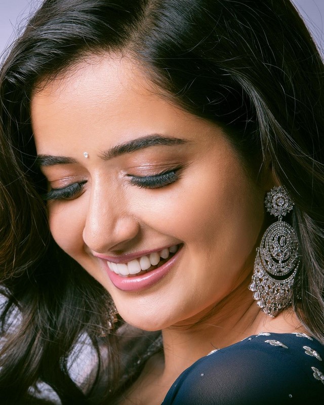 Ashika ranganath glamorous images-@heroineashikaranganath, Ashikaranganath, Actressashika Photos,Spicy Hot Pics,Images,High Resolution WallPapers Download
