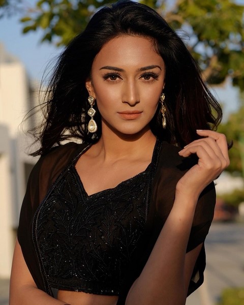 Beautiful images of erica fernandes in black lehenga-Erica, Erica Fernandes, Ericafernandes, Erica Fernandez, Shaheersheikh Photos,Spicy Hot Pics,Images,High Resolution WallPapers Download