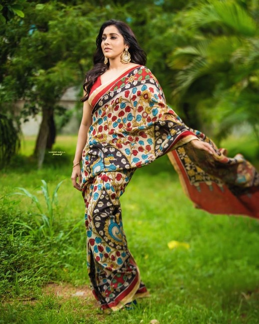 Glamorous beauty rashmi gautam stunning clicks-Anchorrashmi, Rashmi Gautam, Rashmigautam Photos,Spicy Hot Pics,Images,High Resolution WallPapers Download