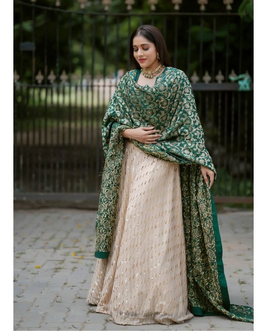 Glamorous beauty rashmi gautam stunning clicks-Anchorrashmi, Rashmi Gautam, Rashmigautam Photos,Spicy Hot Pics,Images,High Resolution WallPapers Download