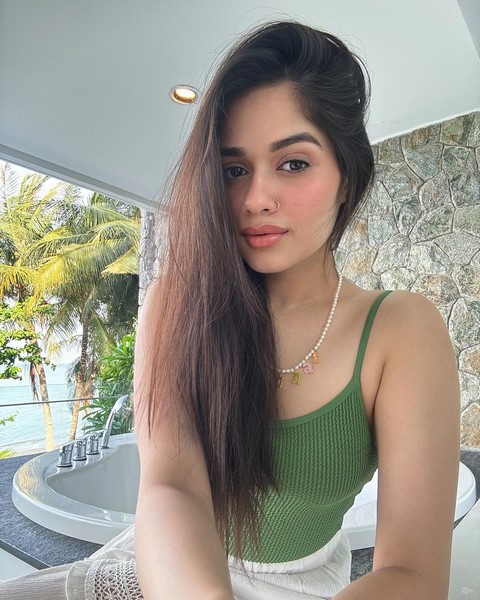 Jannat zubair rahmani who is entertaining with the beauty of the posts on insta-Indianactress, Jannat Zubair, Jannatzubair Photos,Spicy Hot Pics,Images,High Resolution WallPapers Download