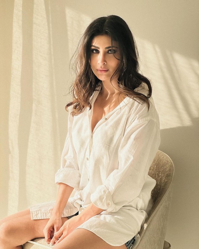 Mouni roy has to surrender to the beauty in the white shirt-Hot Mouni Roy, Jodaa Mouni Roy, Mouni, Mouni Roy, Mouni Roy Age, Mouniroy, Mouni Roy Cute, Mouni Roy Dance, Mouni Roy Hot, Mouni Roy Item Photos,Spicy Hot Pics,Images,High Resolution WallPapers Download