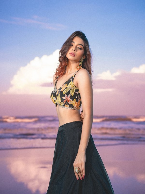 Natasha bharadwajs ruckus on the beach the beauty is viral- Photos,Spicy Hot Pics,Images,High Resolution WallPapers Download