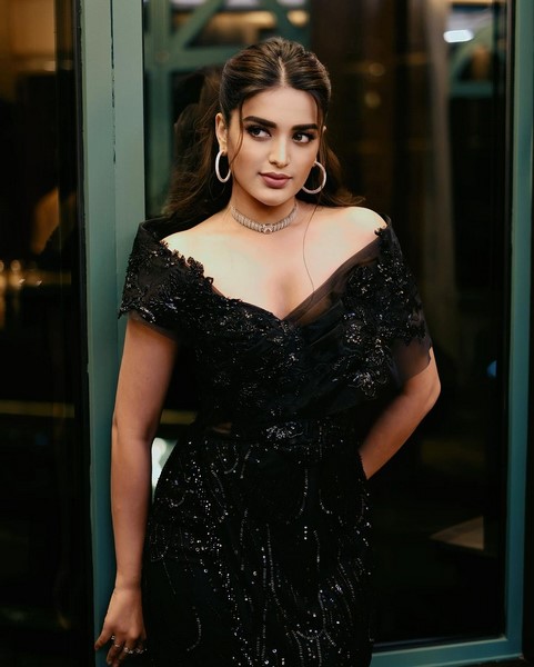 Nidhhi agerwal pictures with explosive beauty-Actressnidhhi, Nidhhi Agerwal, Nidhhiagerwal Photos,Spicy Hot Pics,Images,High Resolution WallPapers Download