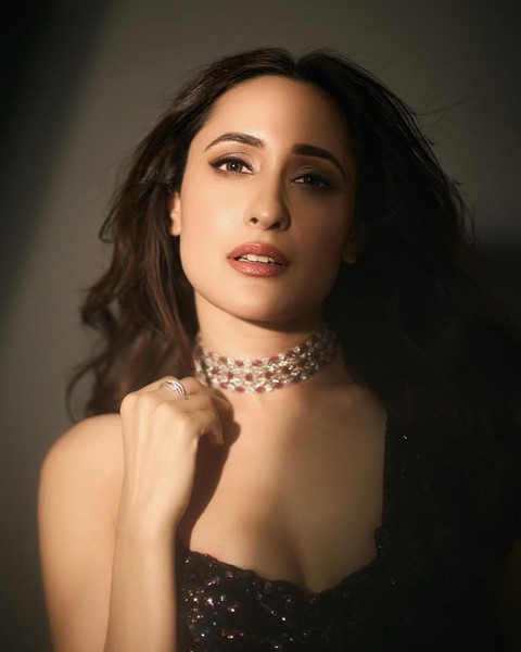 Pragya jaiswal is making netizens crazy by showing off her huge beauty-Pragya Jaiswal, Actresspragya, Pragyajaiswal Photos,Spicy Hot Pics,Images,High Resolution WallPapers Download