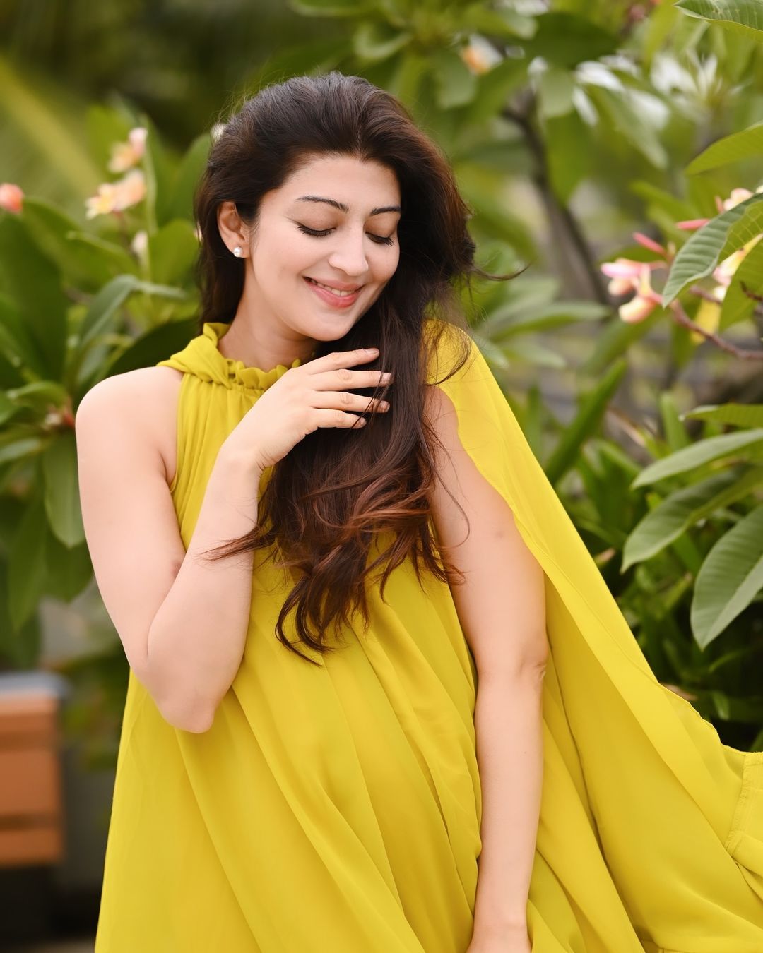 Pranita subhash latest stunning images-Biggboss, Deepthi Sunaina, Pranita Subhash, Pranitasubhash, Shannupranita, Shannulove Photos,Spicy Hot Pics,Images,High Resolution WallPapers Download