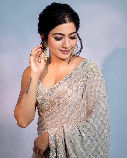 Stunning pictures of actress rashmika mandanna are sweeping the internet-Mandanna, Rashmika Photos,Spicy Hot Pics,Images,High Resolution WallPapers Download