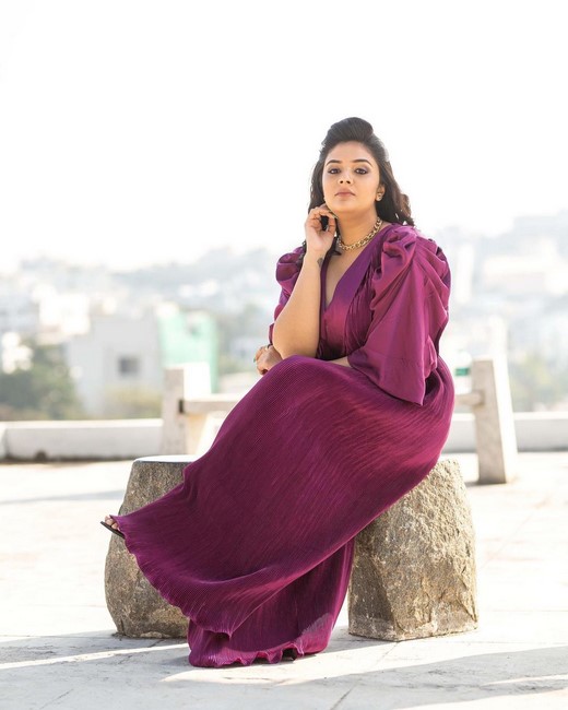 Stylish pics of sreemukhi looks classy and elegant-Sreemukhi, Sreemukhi Pics, Stylishpics Photos,Spicy Hot Pics,Images,High Resolution WallPapers Download