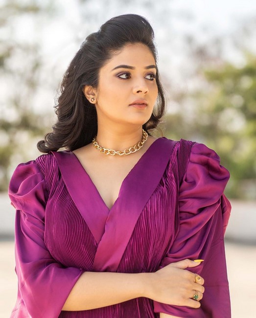 Stylish pics of sreemukhi looks classy and elegant-Sreemukhi, Sreemukhi Pics, Stylishpics Photos,Spicy Hot Pics,Images,High Resolution WallPapers Download