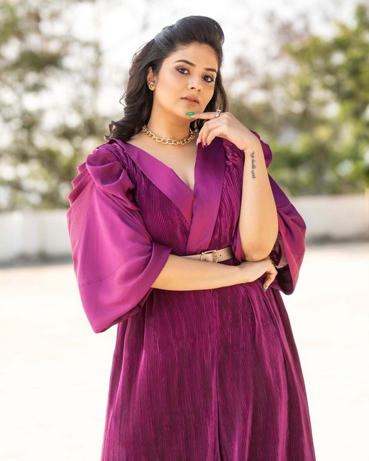 Stylish pics of sreemukhi looks classy and elegant-Sreemukhi, Sreemukhi Pics, Stylishpics Photos,Spicy Hot Pics,Images,High Resolution WallPapers Download