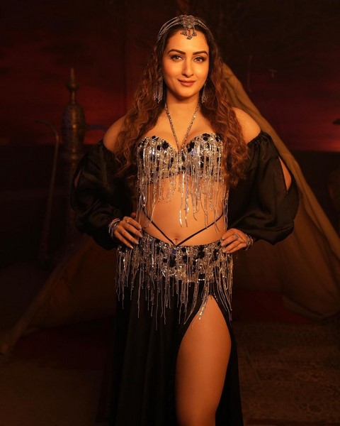 Zara yasmin rocking social media by wearing a chumkila dress-Actresszaara, Honthonpe, Kandheka, Zaara Yasmin, Zaara Yesmin, Zaarayesmin, Zara Yasmin Photos,Spicy Hot Pics,Images,High Resolution WallPapers Download