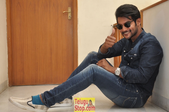 Aadi latest stills- Photos,Spicy Hot Pics,Images,High Resolution WallPapers Download