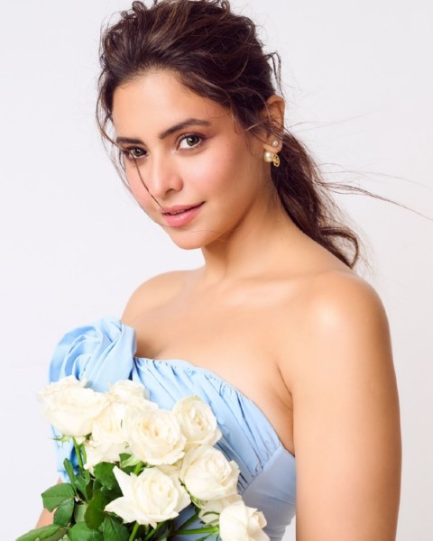 Aamna sharif who made the cry latest picks are a different level-Aamna Sharif, Aamnasharif, Aamna Shariff Photos,Spicy Hot Pics,Images,High Resolution WallPapers Download