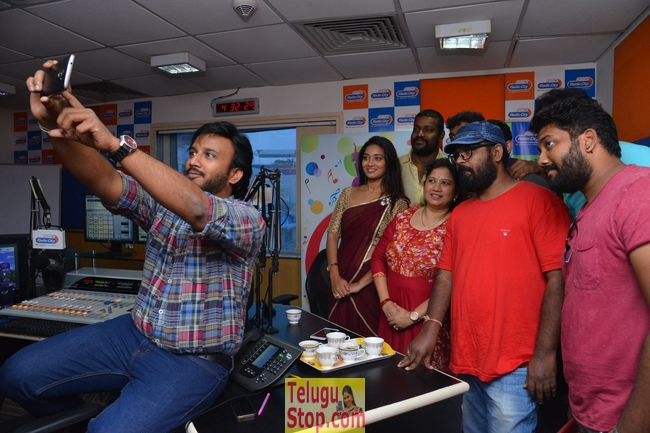 Aavu puli madhyalo prabhas pelli song launch radio city- Photos,Spicy Hot Pics,Images,High Resolution WallPapers Download