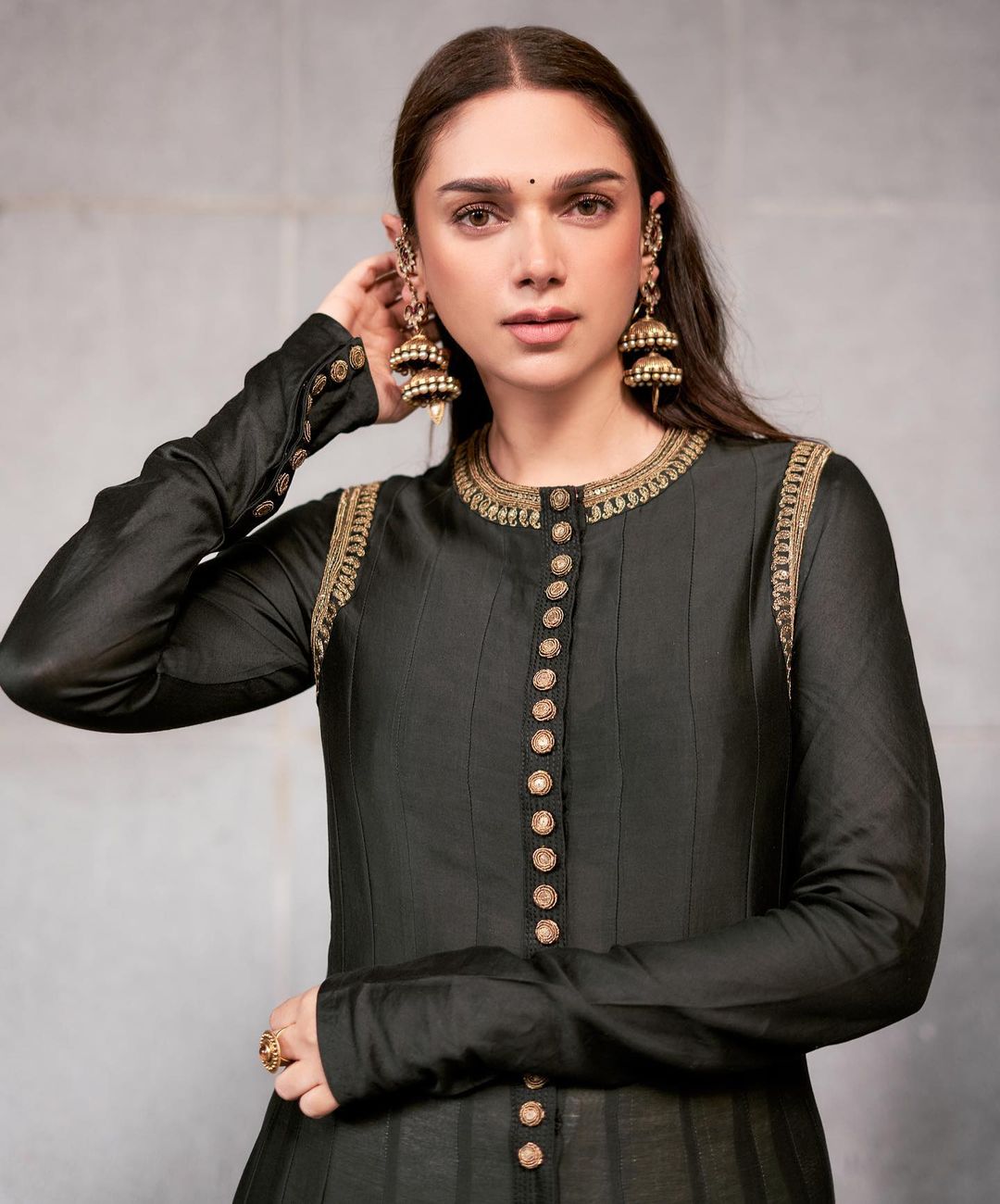 Actress aditi rao hydari flaunts boss lady vibes in this pictures-Aditirao Photos,Spicy Hot Pics,Images,High Resolution WallPapers Download