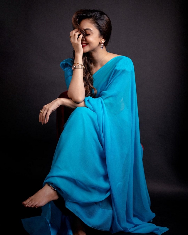 Actress aishwarya arjun glamorous images-Aishwarya Arjun, Aishwaryaarjun Photos,Spicy Hot Pics,Images,High Resolution WallPapers Download