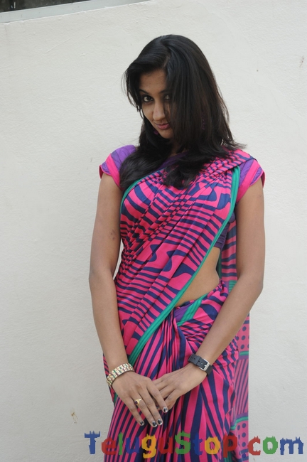 Actress akshitha saree stills- Photos,Spicy Hot Pics,Images,High Resolution WallPapers Download