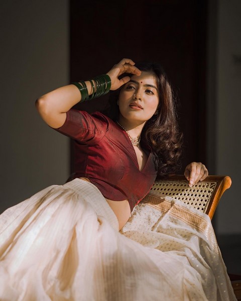 Actress amritha aiyer in glamorous poses-Actressamritha, Amritha Aiyer, Amrithaaiyer Photos,Spicy Hot Pics,Images,High Resolution WallPapers Download