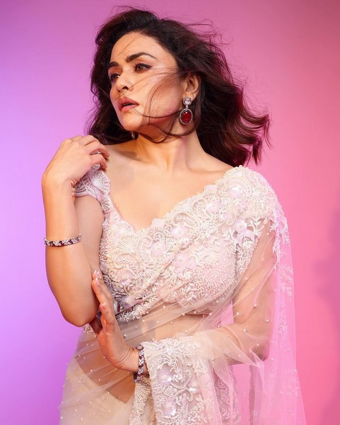 Actress amruta khanvilkar is obsessed with spicy looks-Actressamruta Photos,Spicy Hot Pics,Images,High Resolution WallPapers Download