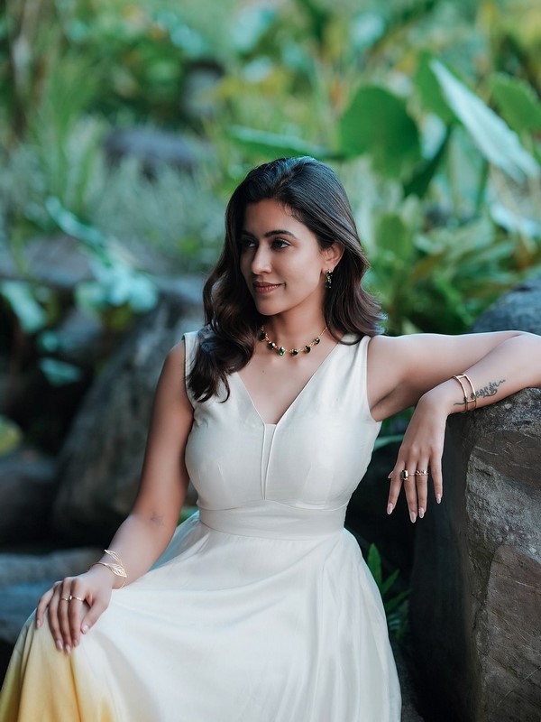 Actress anju kurian glamorous poses-Anju Kurian, Anjukurian, Anju Kurian Ad, Anju Kurian Hot, Meppadiyaananju Photos,Spicy Hot Pics,Images,High Resolution WallPapers Download