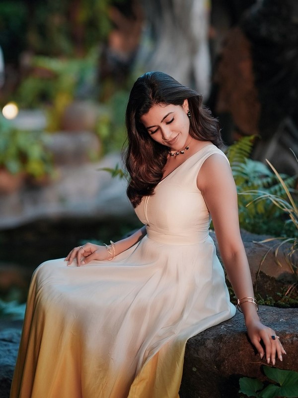 Actress anju kurian glamorous poses-Anju Kurian, Anjukurian, Anju Kurian Ad, Anju Kurian Hot, Meppadiyaananju Photos,Spicy Hot Pics,Images,High Resolution WallPapers Download