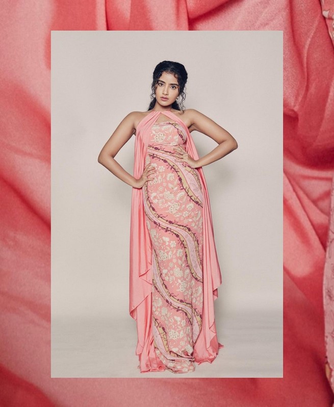 Actress anupama parameswaran spells magic on us with her beautiful pictures-Actressanupama Photos,Spicy Hot Pics,Images,High Resolution WallPapers Download