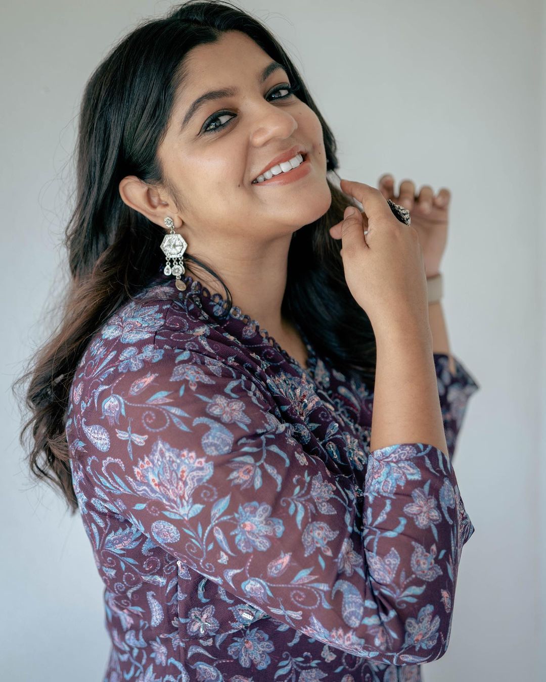 Actress aparna balamurali dazzles in this cute pictures- Photos,Spicy Hot Pics,Images,High Resolution WallPapers Download