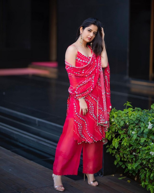 Actress ashika ranganath shakes internet with her bold and spicy pics-@actress_ashika_ranganath, Actressashika Photos,Spicy Hot Pics,Images,High Resolution WallPapers Download