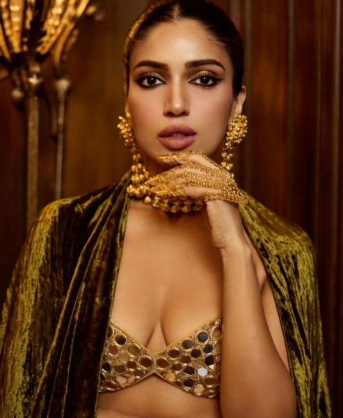 Actress bhumi pednekar revising spicy clicks-Actress, Actressbhumi, Bhumi Pednekar, Bhumipednekar Photos,Spicy Hot Pics,Images,High Resolution WallPapers Download