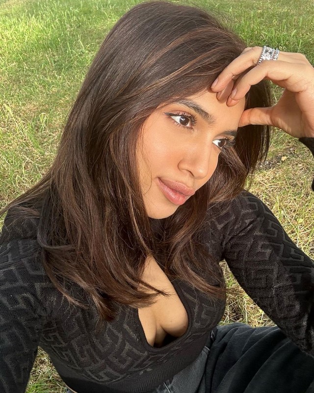 Actress bhumi pednekar shakes internet with her bold and spicy pics-Bhumi Pednekar, Bhumipednekar Photos,Spicy Hot Pics,Images,High Resolution WallPapers Download