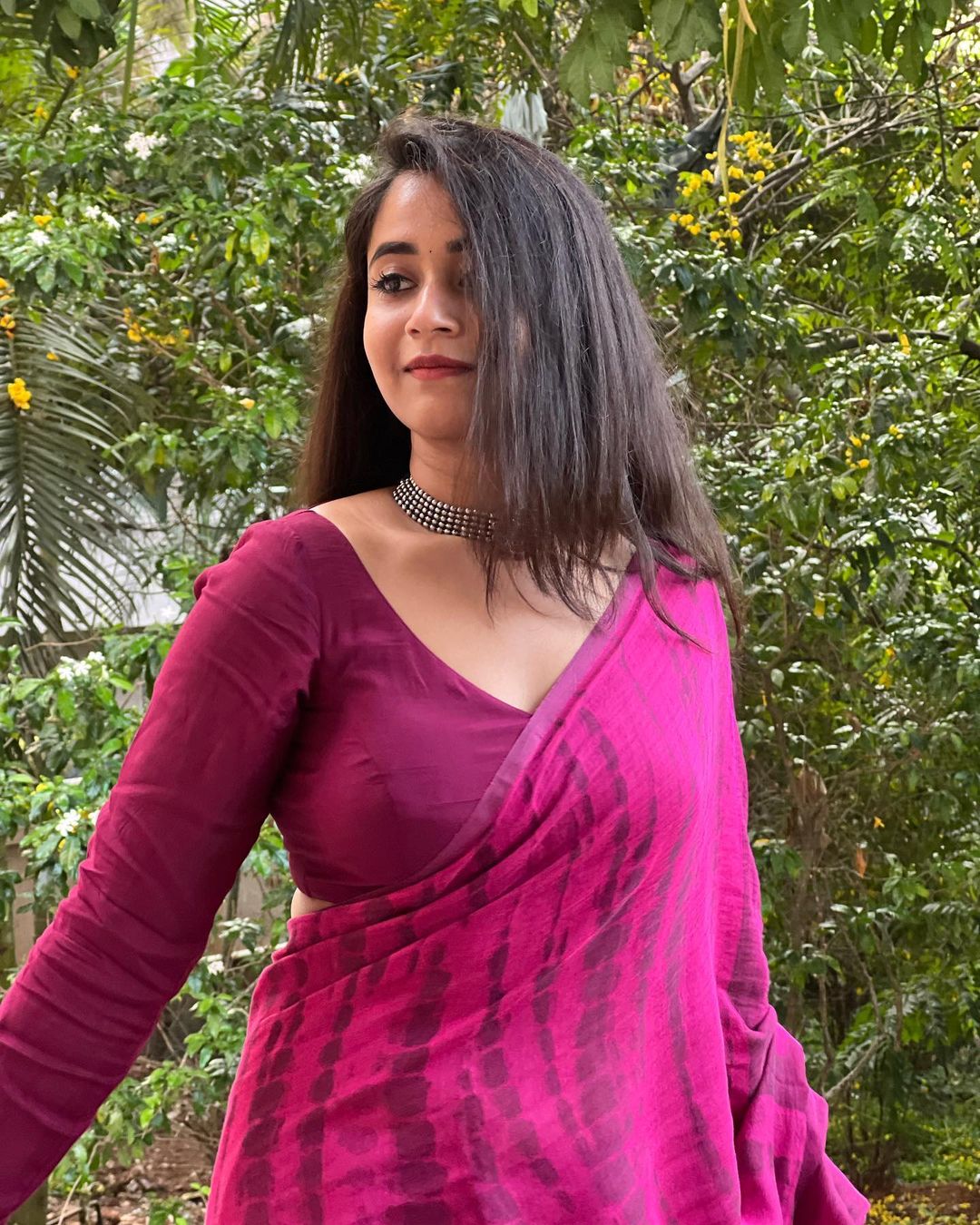 Actress deepthi sunaina latest saree images looks cool-Actressdeepthi, Deepthi Sunaina Photos,Spicy Hot Pics,Images,High Resolution WallPapers Download