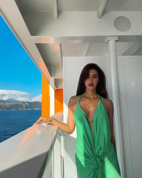 Actress disha patani images sweeping the internet-Actressdisha, Disha Patani Photos,Spicy Hot Pics,Images,High Resolution WallPapers Download