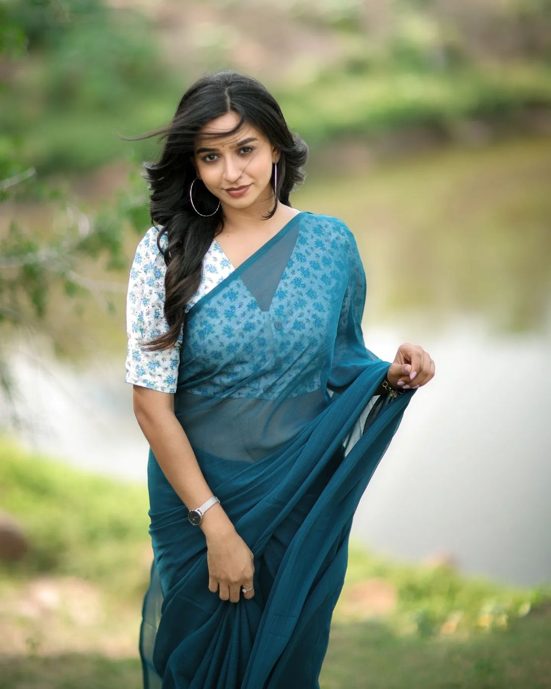 Actress divya ganesan these pictures looking traditional-Actressdivya, Divya Ganesan Photos,Spicy Hot Pics,Images,High Resolution WallPapers Download
