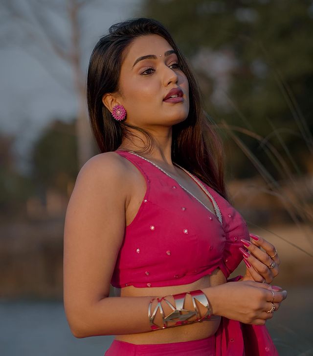 Actress garima chaurasia alluring and amazing looks-Garimachaurasia Photos,Spicy Hot Pics,Images,High Resolution WallPapers Download