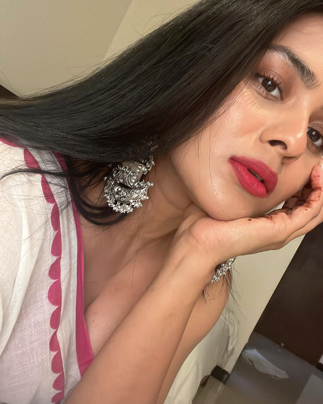 Actress hebah patel latest stylish and romantic clicks-Hebahpatel, Actresshebah, Hebah Patel Photos,Spicy Hot Pics,Images,High Resolution WallPapers Download