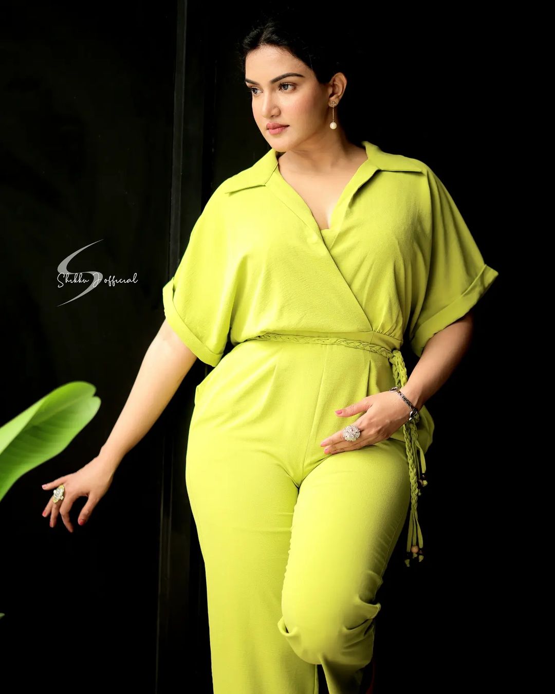 Actress honey rose spells magic with her trendy outfit-Actresshoney, Honey Rose Photos,Spicy Hot Pics,Images,High Resolution WallPapers Download