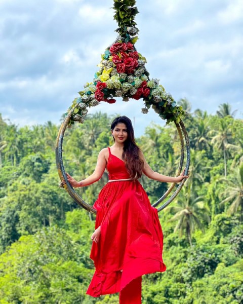 Actress iswarya menon with gorgeous photos-Actressiswarya, Aishwarya Menon, Ishwarya Menon, Iswarya Menon, Iswaryamenon Photos,Spicy Hot Pics,Images,High Resolution WallPapers Download
